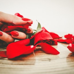 5 beauty tips for doing your nails differently